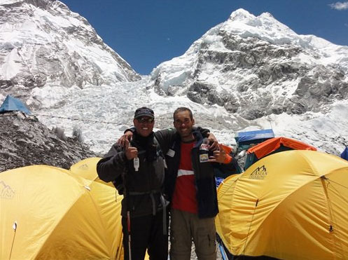 Cid Ferrari e Rodrigo Raineri no Acampamento Base do Everest (foto: Arquivo pessoal/ Cid Ferrari)