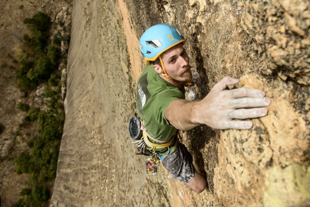 Felipe escalando o Pão de Açúcar, no Rio de Janeiro Foto: Marcelo Maragni/Red Bull Content Pool