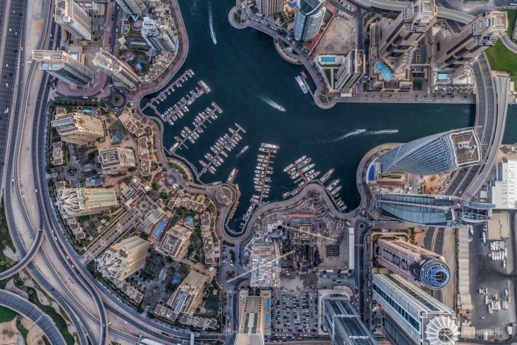 "Concrete Jungle" tirada nos Emirados Árabes Unidos. | Foto: bachirm/ Dronestagram