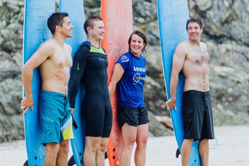 Limpeza da praia - Combate ao lixo no mar é a iniciativa da competição para limpeza de praias. | Foto: Pedro Martinez/Volvo Ocean Race