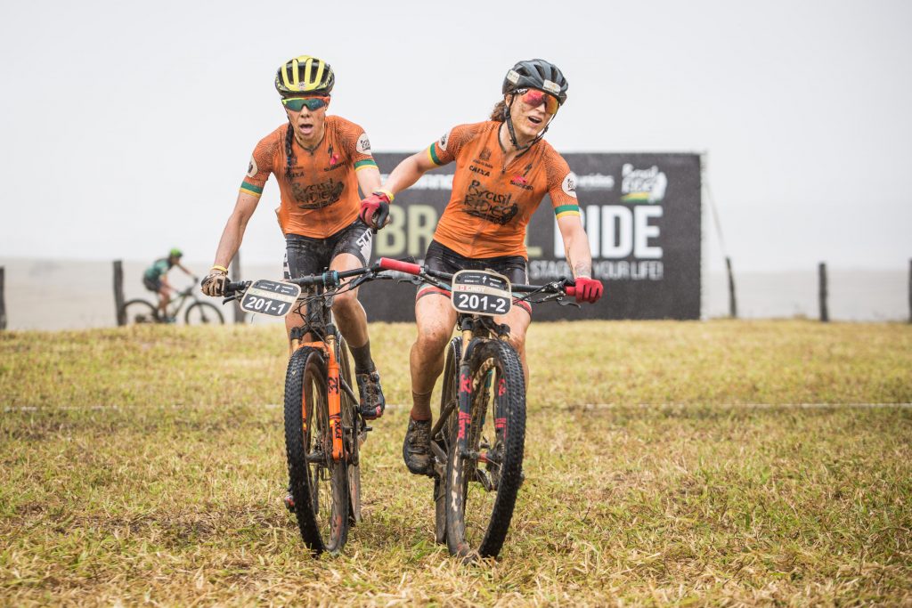 Jaqueline e Cindy, mais uma vitória. | Foto: Fabio Piva / Brasil Ride