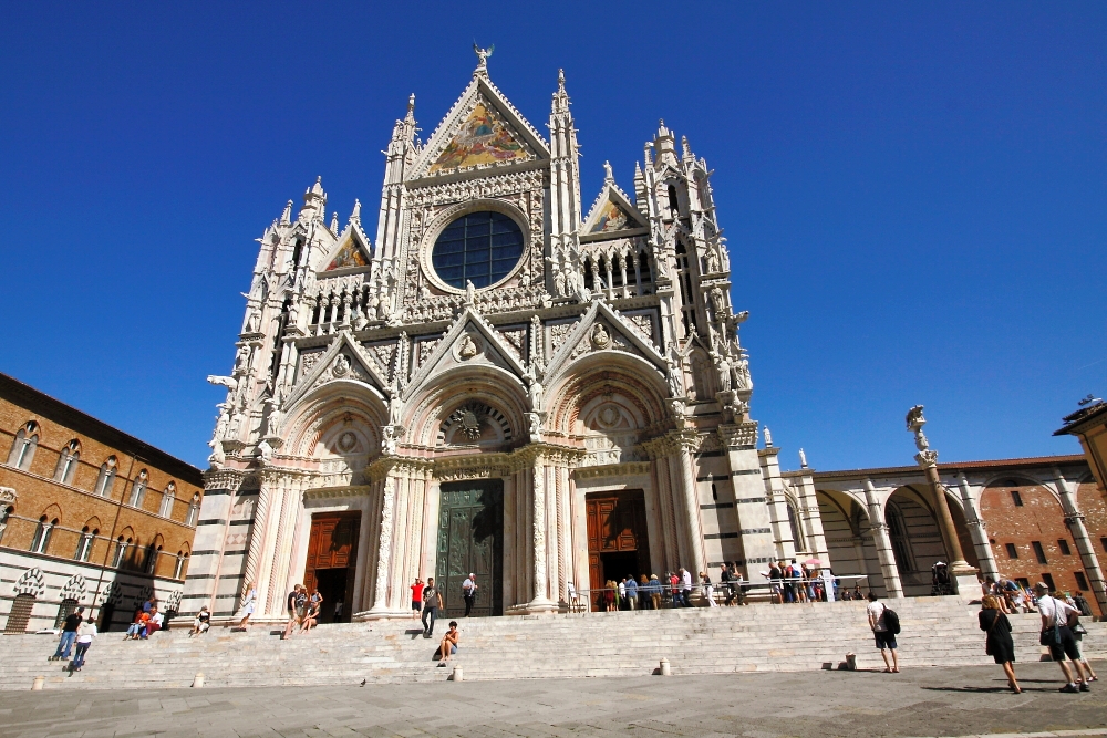 O Duomo di Siena é magnífico por fora e ainda mais por dentro! Construído entre 1220 e 1370 entre o estilo românico ao gótico Foto: Eduardo Andreassi