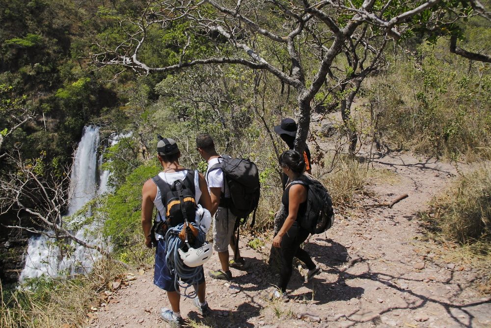 Estudando para fazer Rapel na NAS Cachoeiras do Indaiá A Cachoeira Véu de noiva Foto: Eduardo Andreassi