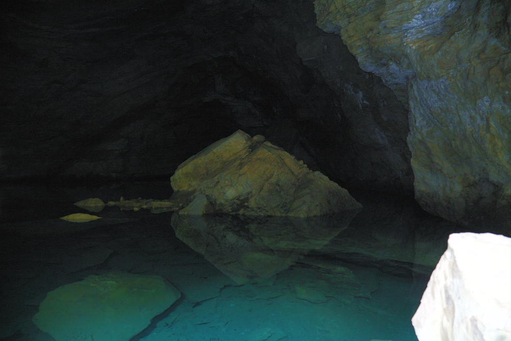 Buraco das Andorinhas rio subterrâneo de águas cristalinas Foto: Eduardo Andreassi