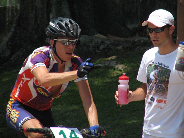 A hidratação é importante na prática de qualquer modalidade esportiva (foto: Alexandre Koda/ www.webventure.com.br)