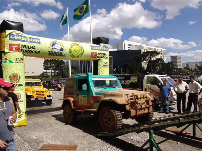 Carro da Niterói Rally Team (foto: Eduardo Barra/Divulgação)
