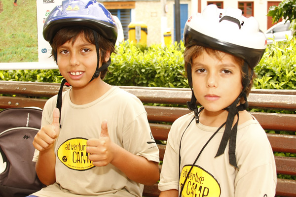 Felipe (esquerda) e Dudu se preparam para clínica (foto: Murilo Mattos/ www.webventure.com.br)