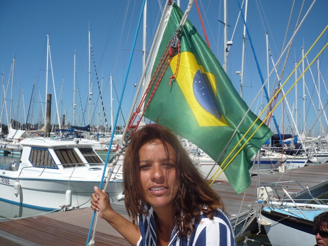 Izabel Pimentel chegou depois de 25 dias  11 horas e 08 minutos percorrendo o Oceano Atlântico (foto: Divulgação)