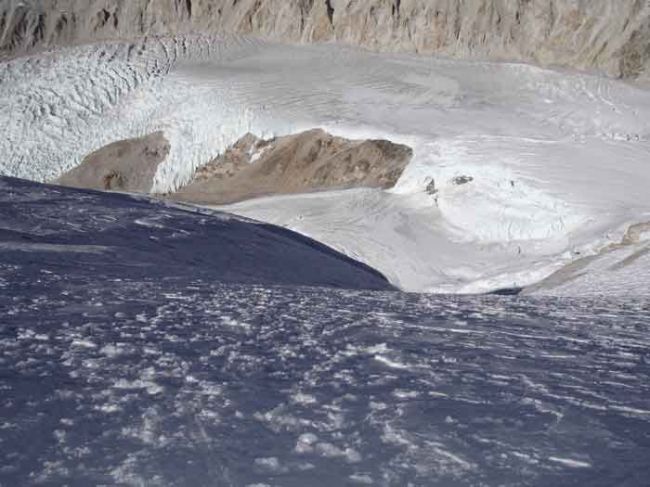 Escalada no topo pode ter provocado a avalanche (foto: Divulgação)