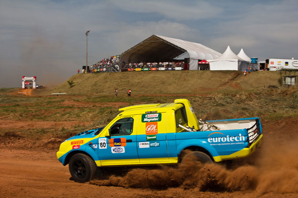 João Carlos e Sidinei Broering  campeões na L200 (foto: Tom Papp)