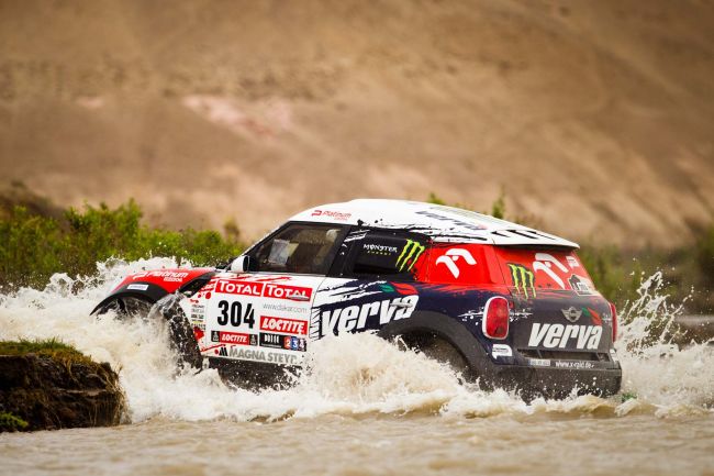 Competidores enfrentaram rio na primeira etapa em território peruano (na foto  o polonês Holowczyc) (foto: Theo Ribeiro/ Webventure)