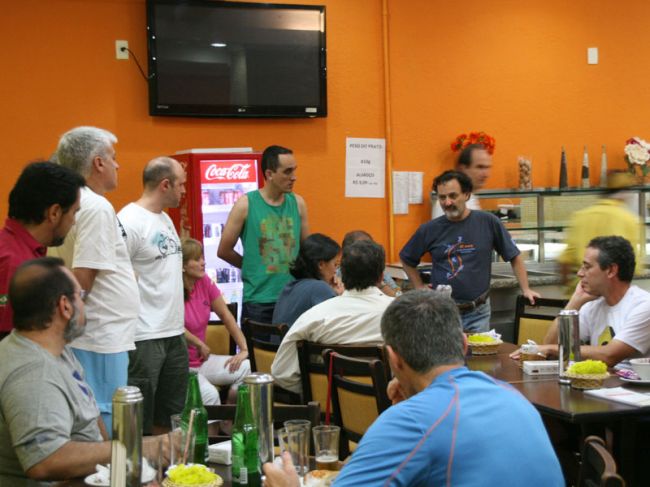 Foto da reunião  que juntou cerca de 20 pessoas (foto: Pedro Sibahi / Webventure)