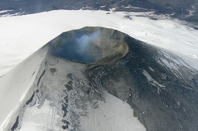 Vista aérea do vulcão (foto: Sarah e Ianin)