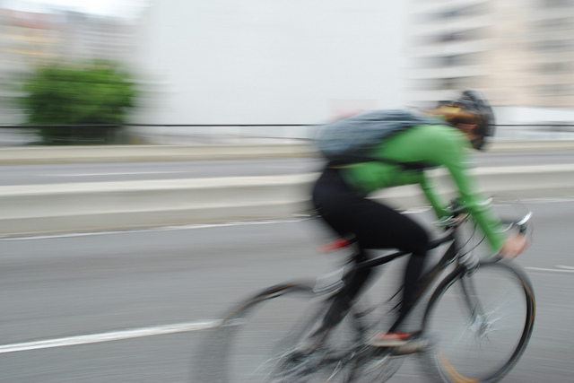 Ter habilidade técnica é primordial para quem pedala na cidade (foto: Flicker CC / Rebeca Hidalgo)