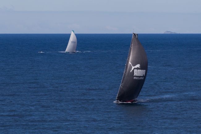 O vencedor Puma  seguido de perto pelo Telefónica (foto: Ian Roman / Volvo Ocean Race)
