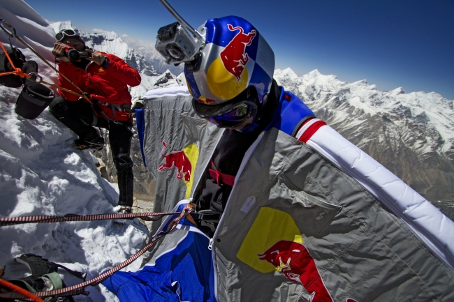 O alpinista gastou 90 segundos para descer 2.200 metros (foto: Viktor Volodin e Alexander Ruchkin  )