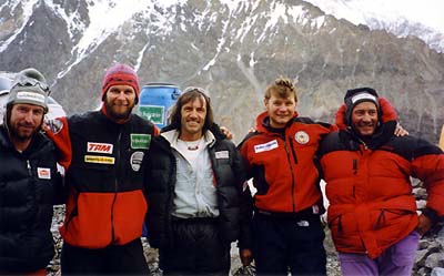 As feras do K2 2000: Konrad Auer  Niclevicz  Hans Kammelander  Marco Camandona e Abele Blanc (foto: Arquivo Waldemar Niclevicz)