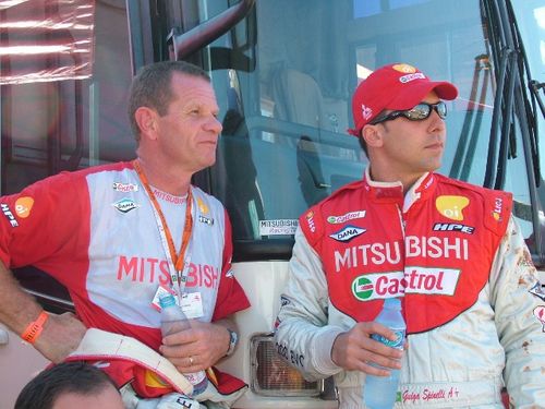 Ingo Hoffmann e Guilherme Spinelli  os dois primeiros colocados no Rally dos Sertões 2004. (foto: Divulgação)