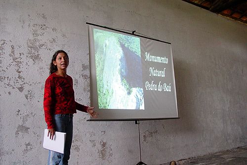 Mônica fala sobre a Pedra do Baú (foto: Cris Degani/ www.webventure.com.br)
