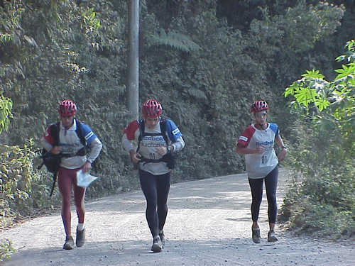 29/04 - Coolmax corre no último trecho de trekking (foto: Roger Grinblat)