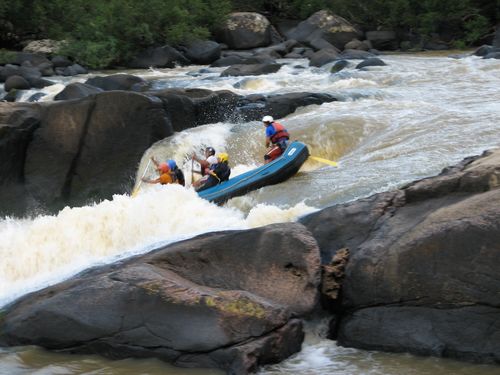 Segurança é imprescindível no rafting (foto: Divulgação Canoar)