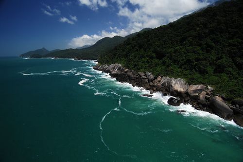 A região próxima ao Farol dos Castelhanos é uma das atrações da ilha (foto: Theo Ribeiro/ www.webventure.com.br)