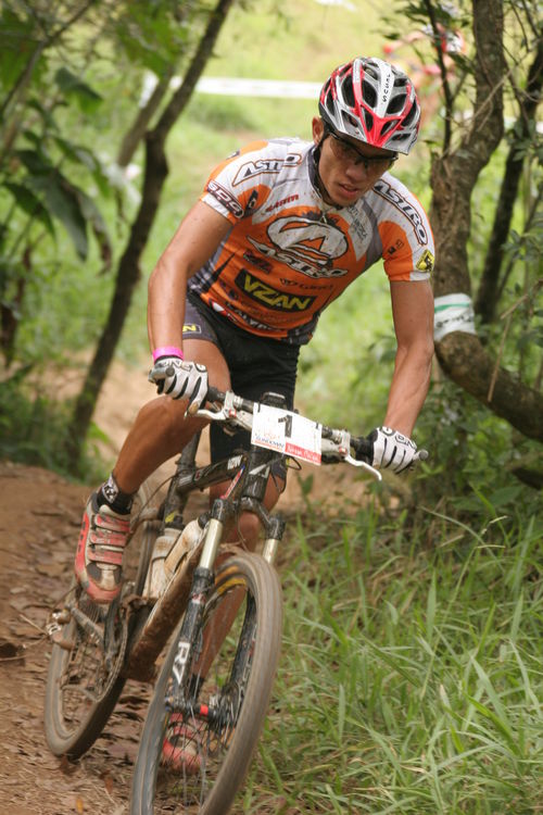 Edivando é uma dos cinco atletas da nova equipe da Scott (foto: Thiago Padovanni/ www.webventure.com.br)