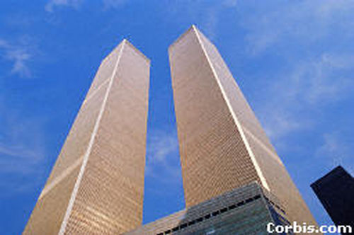Vista das torres gêmeas do World Trade Center que mediam 420 metros (foto: Corbis/ Banco de Imagens)