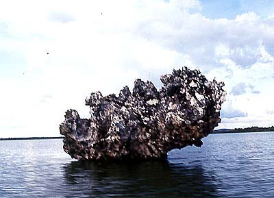 Lagoa da Confusão: pedra confunde navegantes e dá nome ao local (foto: Jurandir Lima)