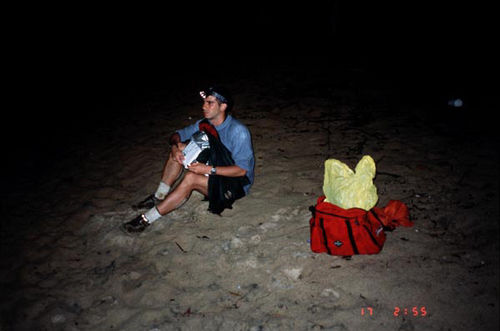 Dia 17  02h55 - Giovanni descansando na Praia de Baixo. (foto: Arquivo pessoal)