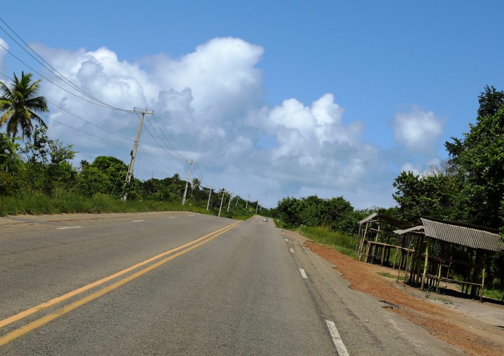 Estrada PB-008 que liga João pessoa ao litoral sul do Estado da Paraíba - Foto Eduardo Andreassi